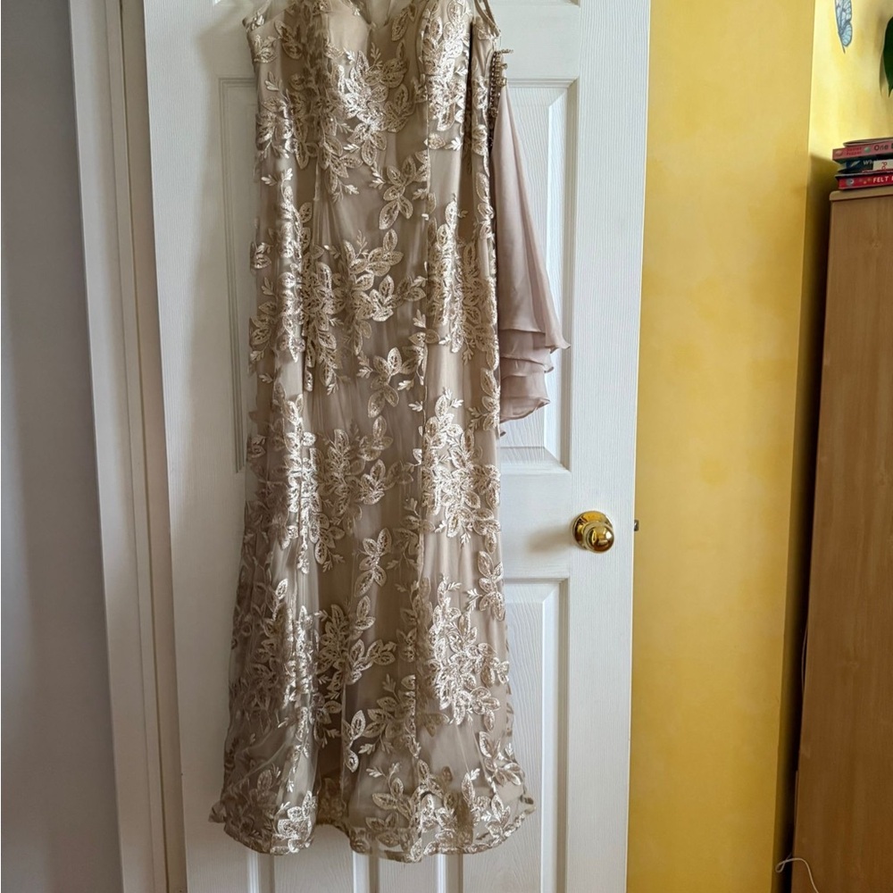 Elegant Floral Lace Gown in Champagne